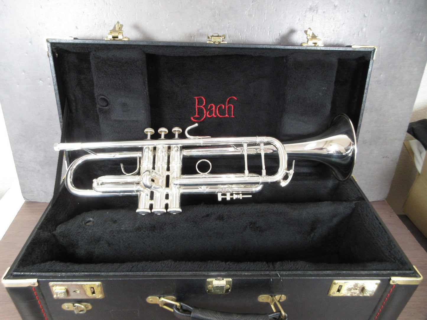 Bach Trumpet Stradivarius 180ML37 #730290 with Case USED23