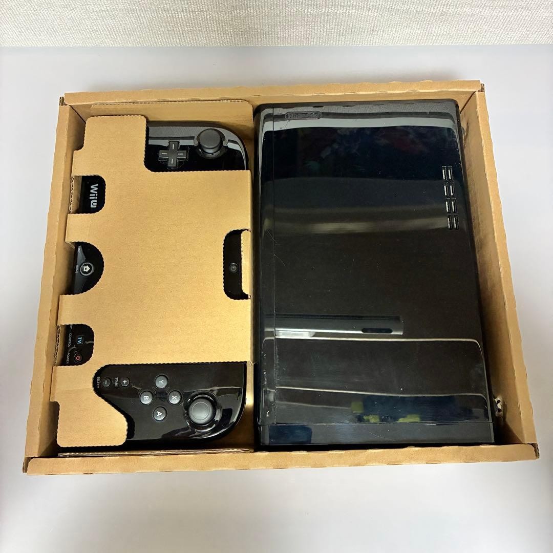 Nintendo Wii U Premium Set 32GB Black Japanese Region Code USED5