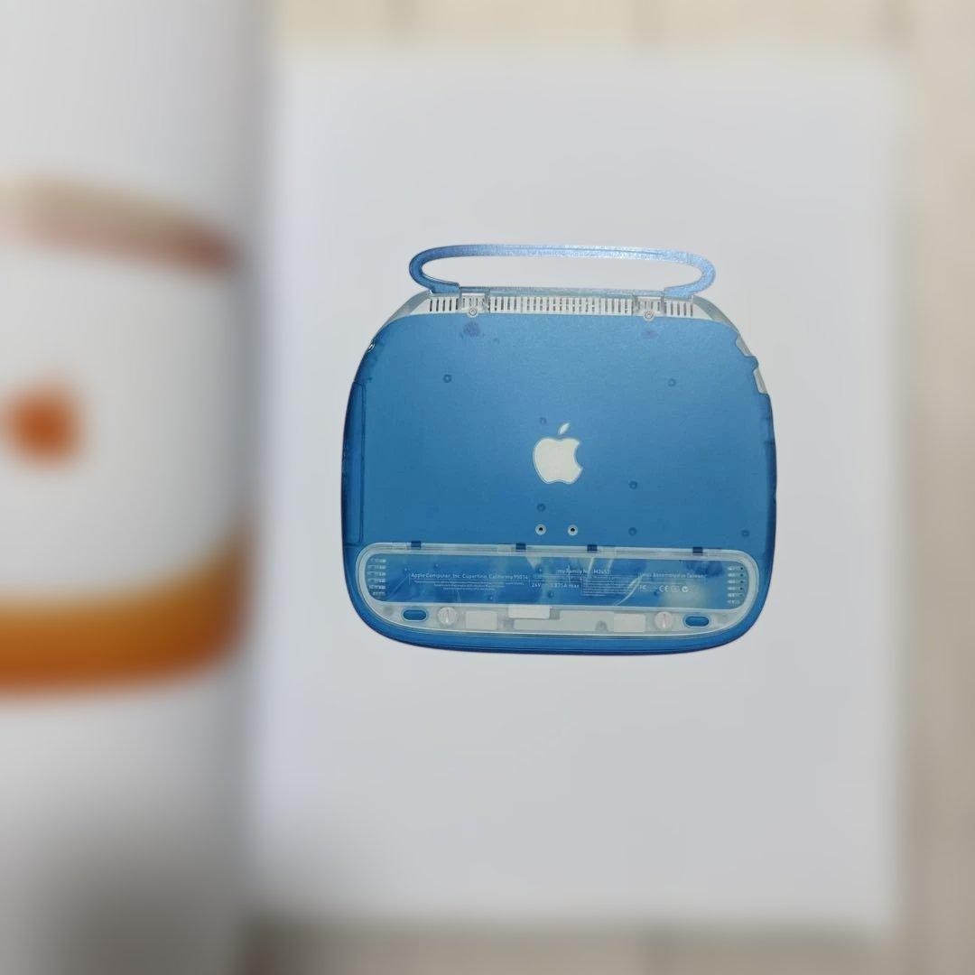 Designed By Apple In California Book Large Size 41.3 x 33cm Good condition USED13