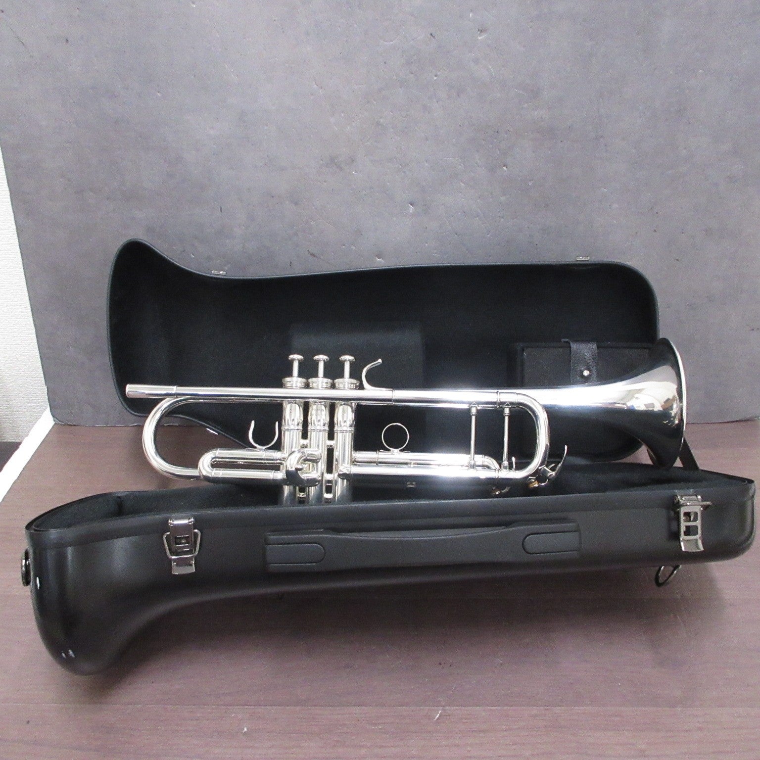 YAMAHA Trumpet Xeno YTR8335 #506151 with Case USED0