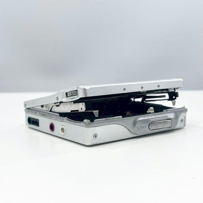 SONY MZR900 MD WALKMAN PORTABLE MINIDISC RECORDER Digital MDLP Silver USED7