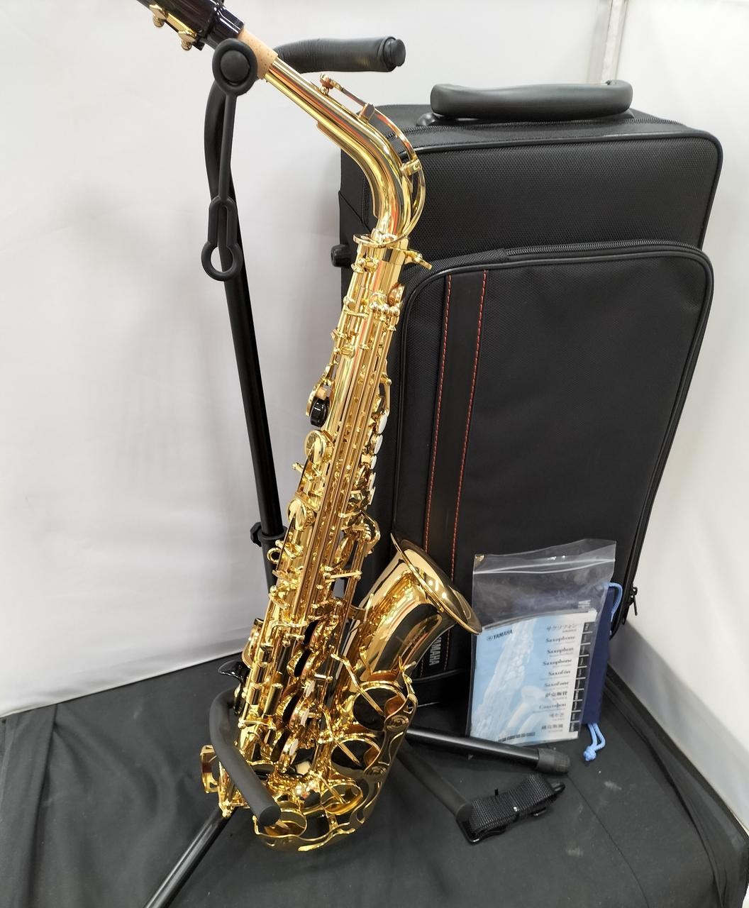 Yamaha YAS-280 Alto Saxophone Gold Lacquer with Case0