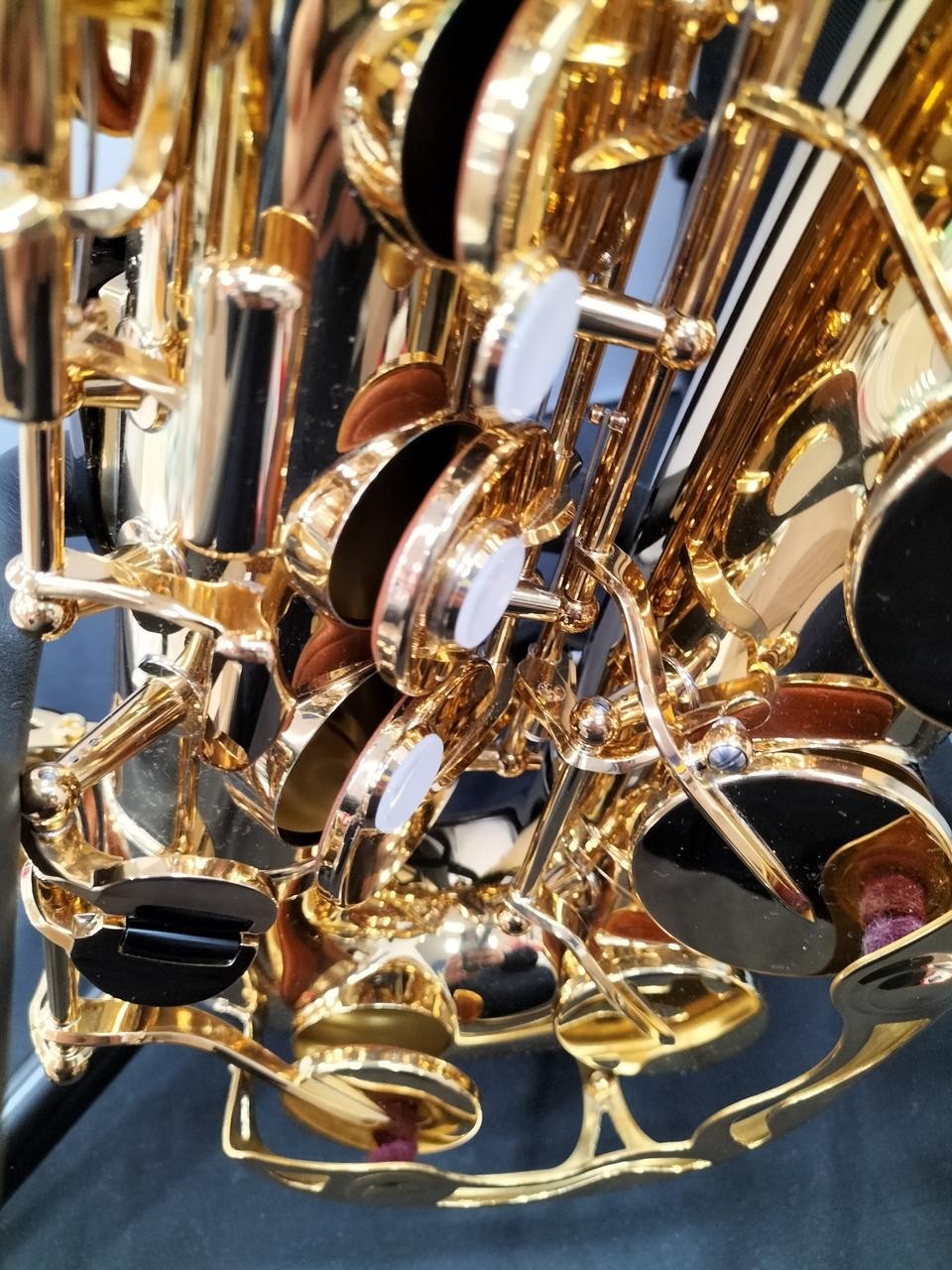 Yamaha YAS-280 Alto Saxophone Gold Lacquer with Case2