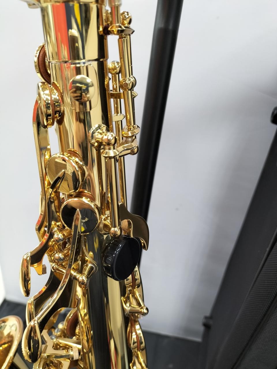 Yamaha YAS-280 Alto Saxophone Gold Lacquer with Case8