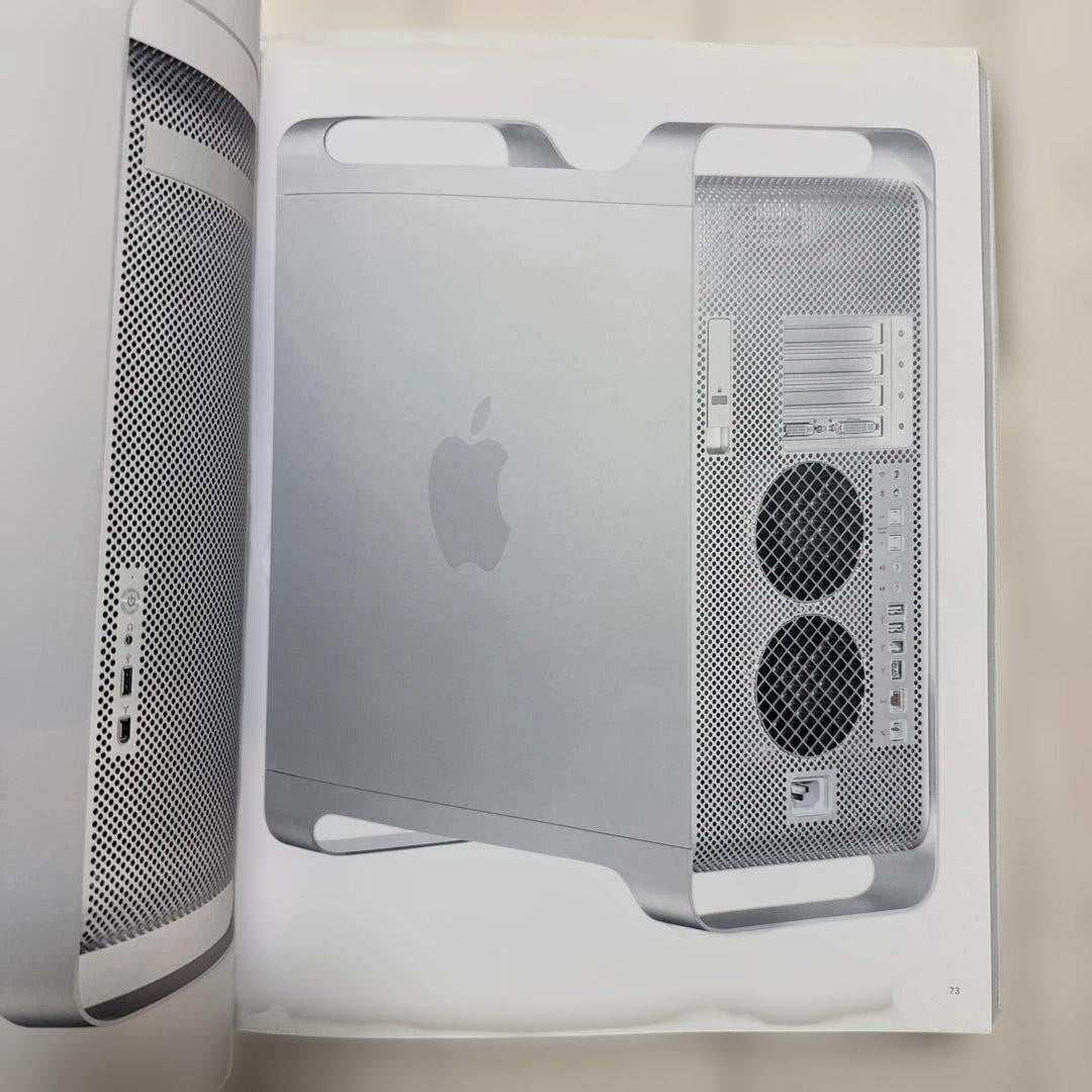 Designed By Apple In California Book Large Size 41.3 x 33cm Good condition USED12