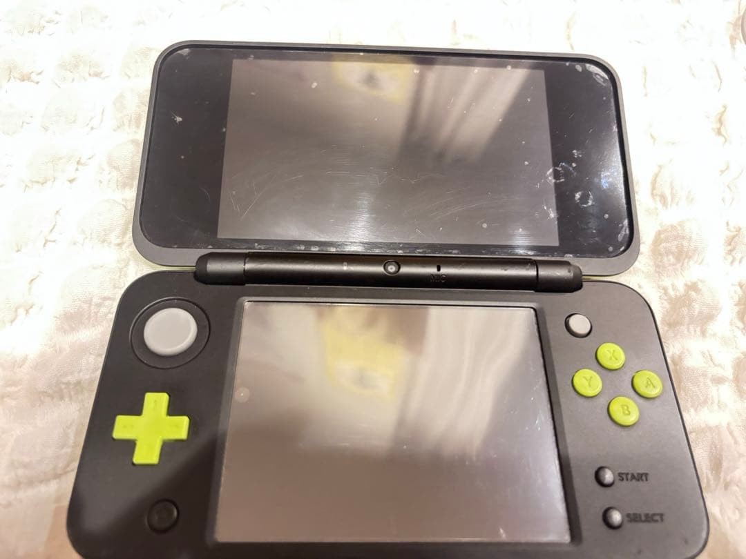 New Nintendo 2DS XL LL Black Lime Console Charger Box Japanese with BOX USED3
