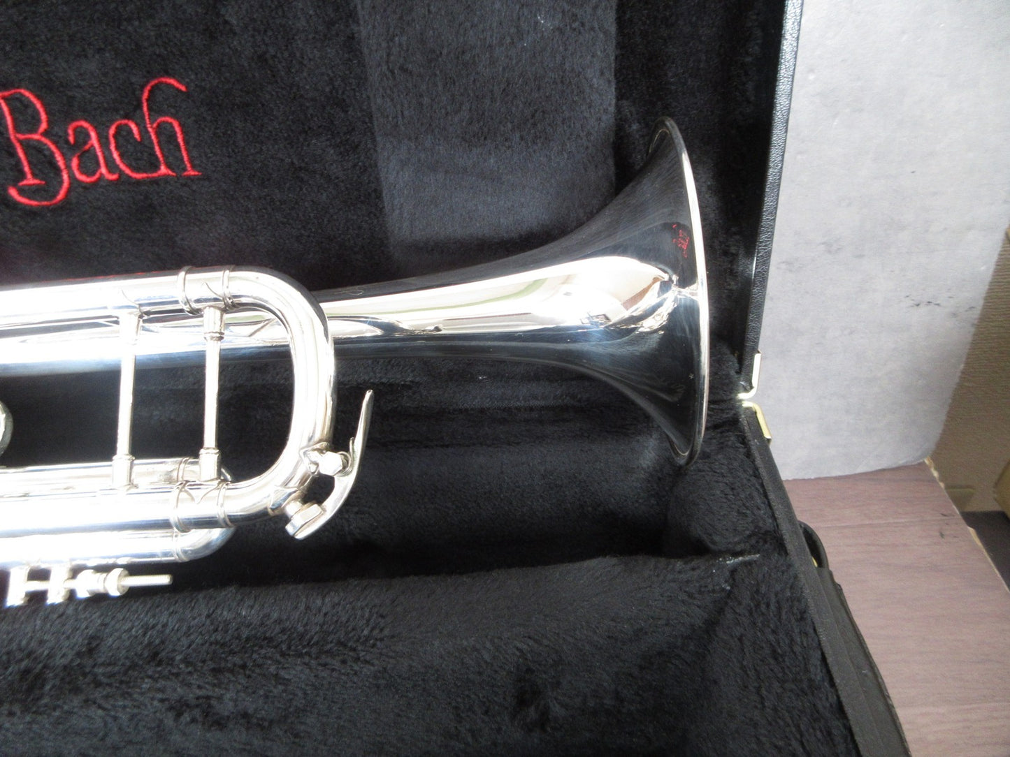 Bach Trumpet Stradivarius 180ML37 #730290 with Case USED3