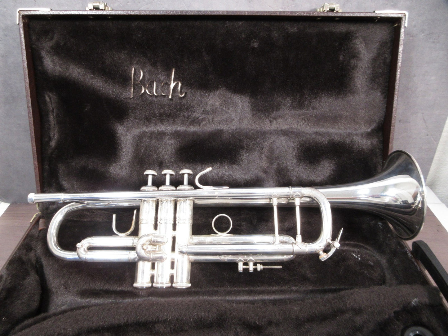 Bach Trumpet Stradivarius 180ML37 #476637 with Case USED0